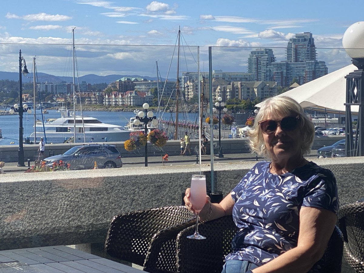 RJTMarker's tweet photo. Cocktails with my beloved at the Empress. ❤️ https://t.co/P2xaLtaGvX