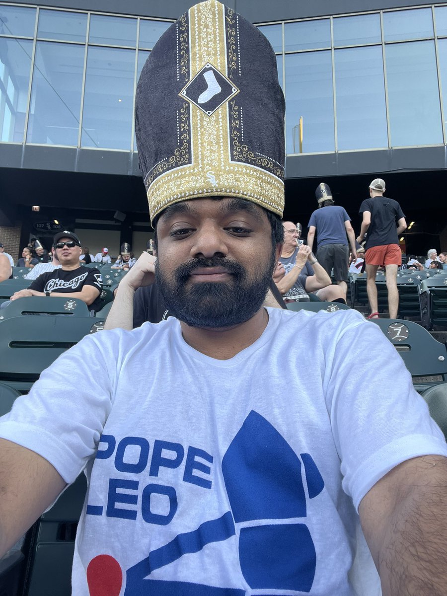 SaxySaxMan9001's tweet photo. 🙏🏾🙏🏾🙏🏾🙏🏾

#WhiteSox  #WhiteSoxGiveaways #PopeCup #PopeHat #Mitre #108ing #ThatClassicView https://t.co/I1finPbBAm