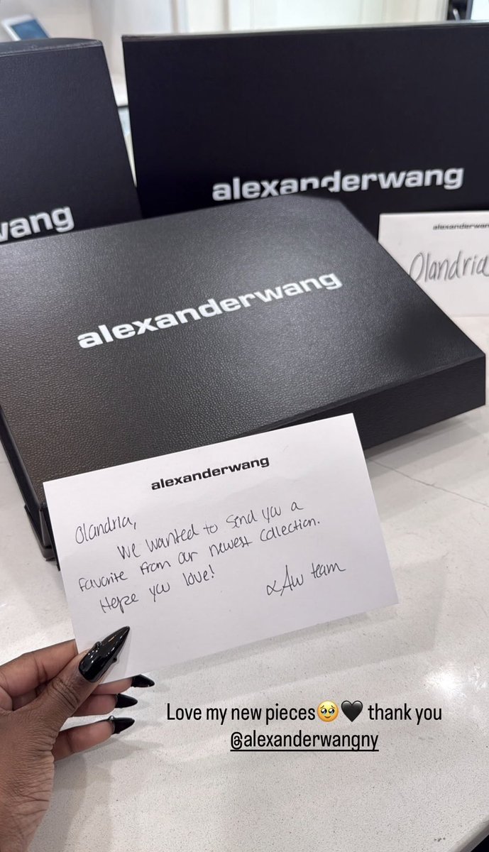 olandriabase_'s tweet photo. Olandria proves she’s a brand’s dream in new Instagram story with gifts from Roberto Cavalli and Alexander Wang! https://t.co/7WUVChphLb