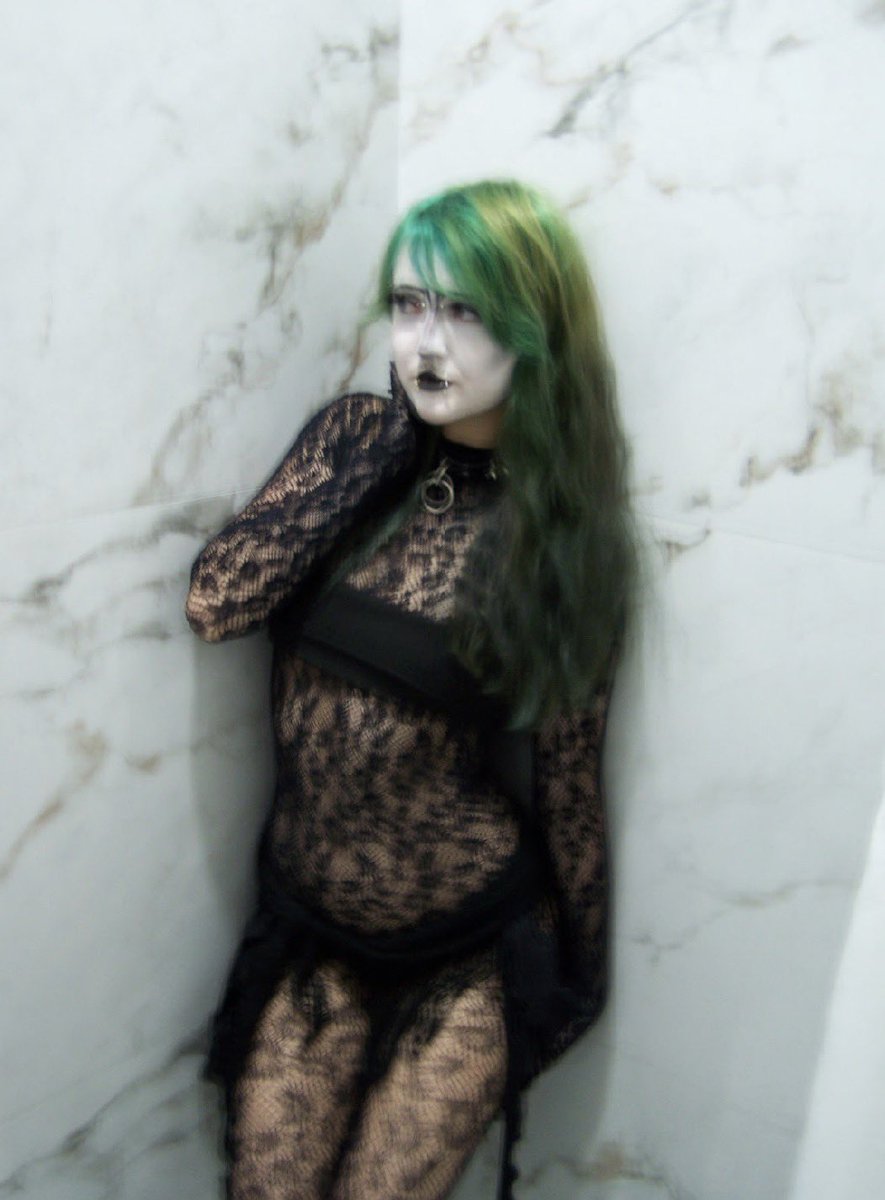SwgPup's tweet photo. Kissing women #wlw #goth #findom #puppy https://t.co/93jLdml6nu