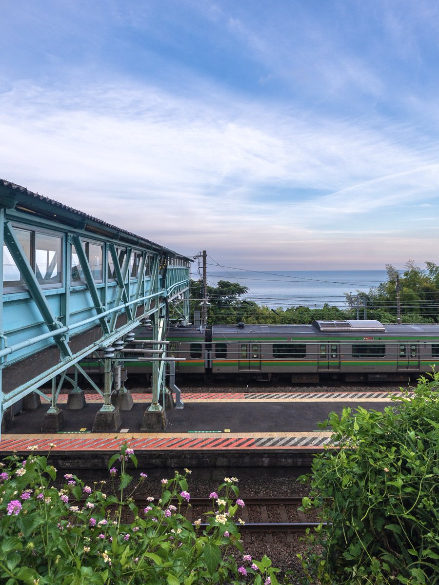 3m1ek's tweet photo. 神奈川にある海の見える駅が素敵でした https://t.co/G5wCRb3yJv