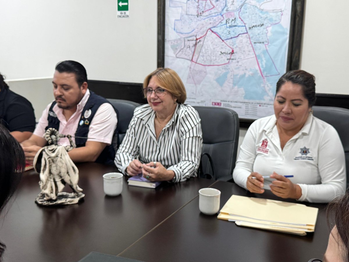SEMUJERES_'s tweet photo. 🛡️Dar seguimiento es convertir acuerdos en acciones.
En mesa de trabajo con @sspsinaloa1 revisamos avances de la #AVGM, los retos pendientes y estrategias para que las acciones lleguen con mayor efectividad a los municipios con Alerta. 👩‍🦱🚨 https://t.co/a6MzVRZz9y