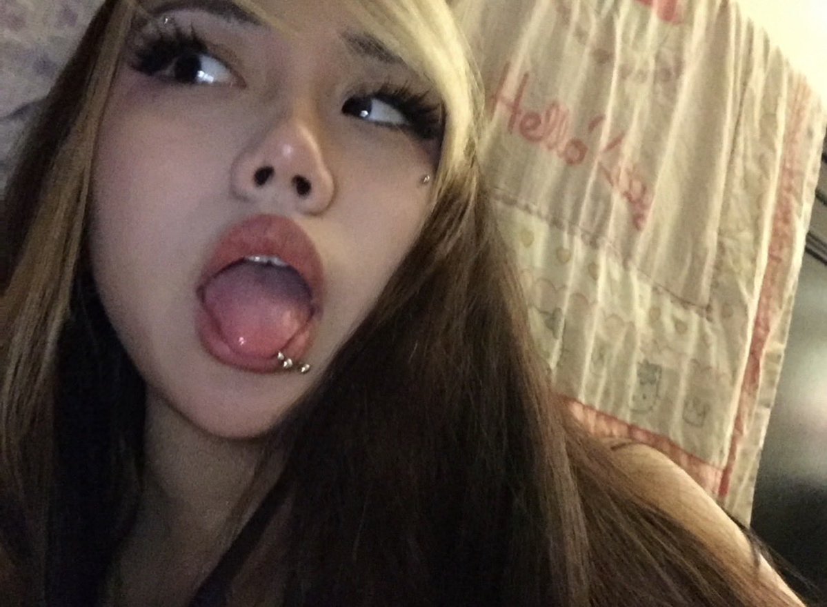 rawried's tweet photo. 👅 https://t.co/9MvNRMyrDv