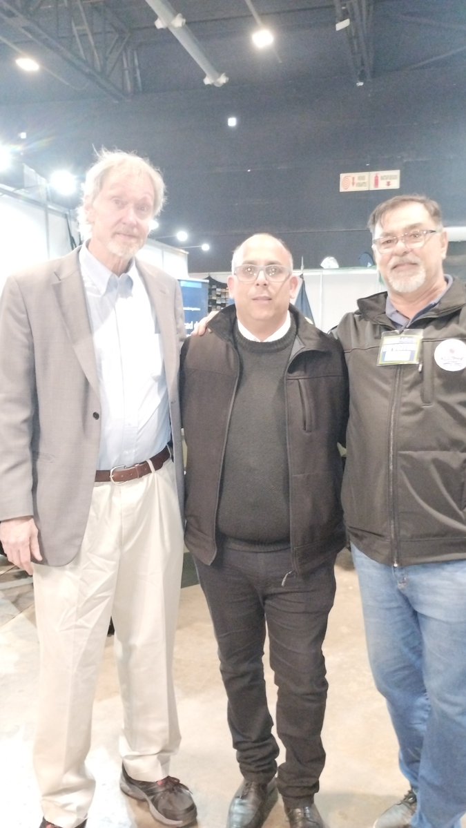 Carlos_iibar's tweet photo. En la Feria ARMAS 2026 tuve la oportunidad de compartir con John R. Lott Jr., economista y autor estadounidense especializado en políticas sobre armas, y Raúl Panero, presidente de FLUAA.
Un encuentro para hablar de seguridad, capacitación, tenencia responsable y los derechos de quienes cumplen la ley.
Debate serio y políticas basadas en evidencia. 🇦🇷🇺🇸