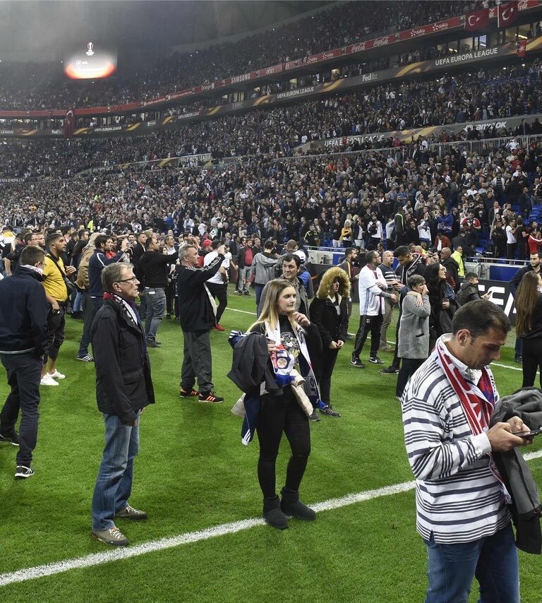 ultras_clips's tweet photo. 🚨😬 This was the last time Lyon played a Turkish side! 🇫🇷🇹🇷 https://t.co/SkXhTCYd4X