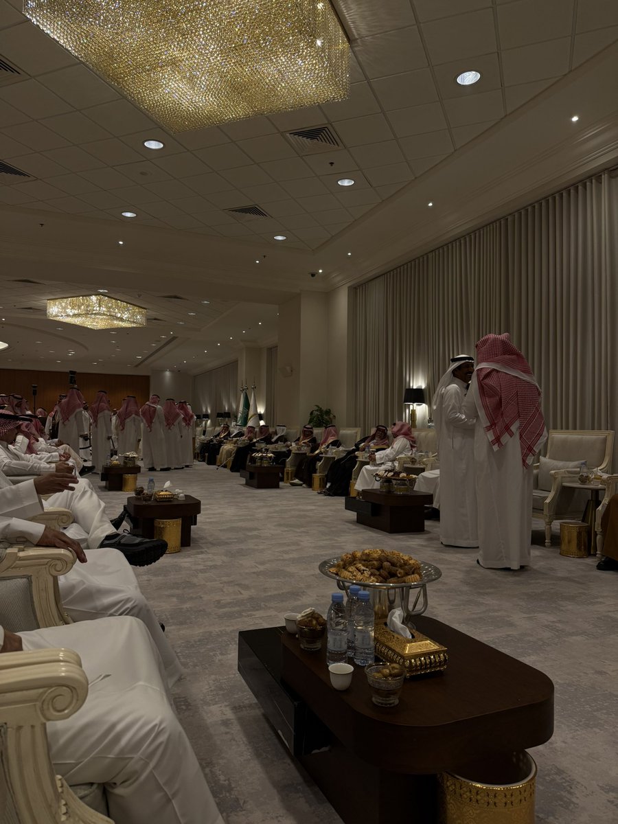 Qrakan_'s tweet photo. تطري علي في مقطع ما به ارسال
واشتاق لك شوقٍ يجدد جروحي

والى تذكرتك وانا عندي رجال ! 
قمت اتبسّم بيني وبين روحي :) https://t.co/Xz4kPC4vaO
