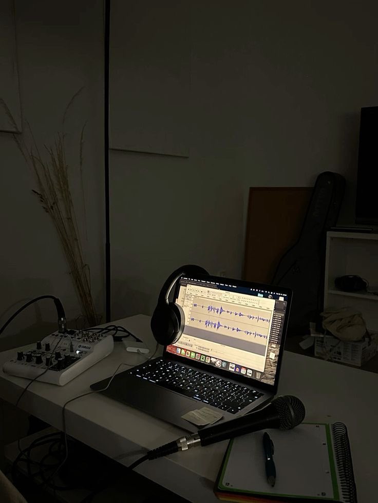 mattedamon's tweet photo. Your favourite music producer🐍 https://t.co/z8SCe2Z3h5