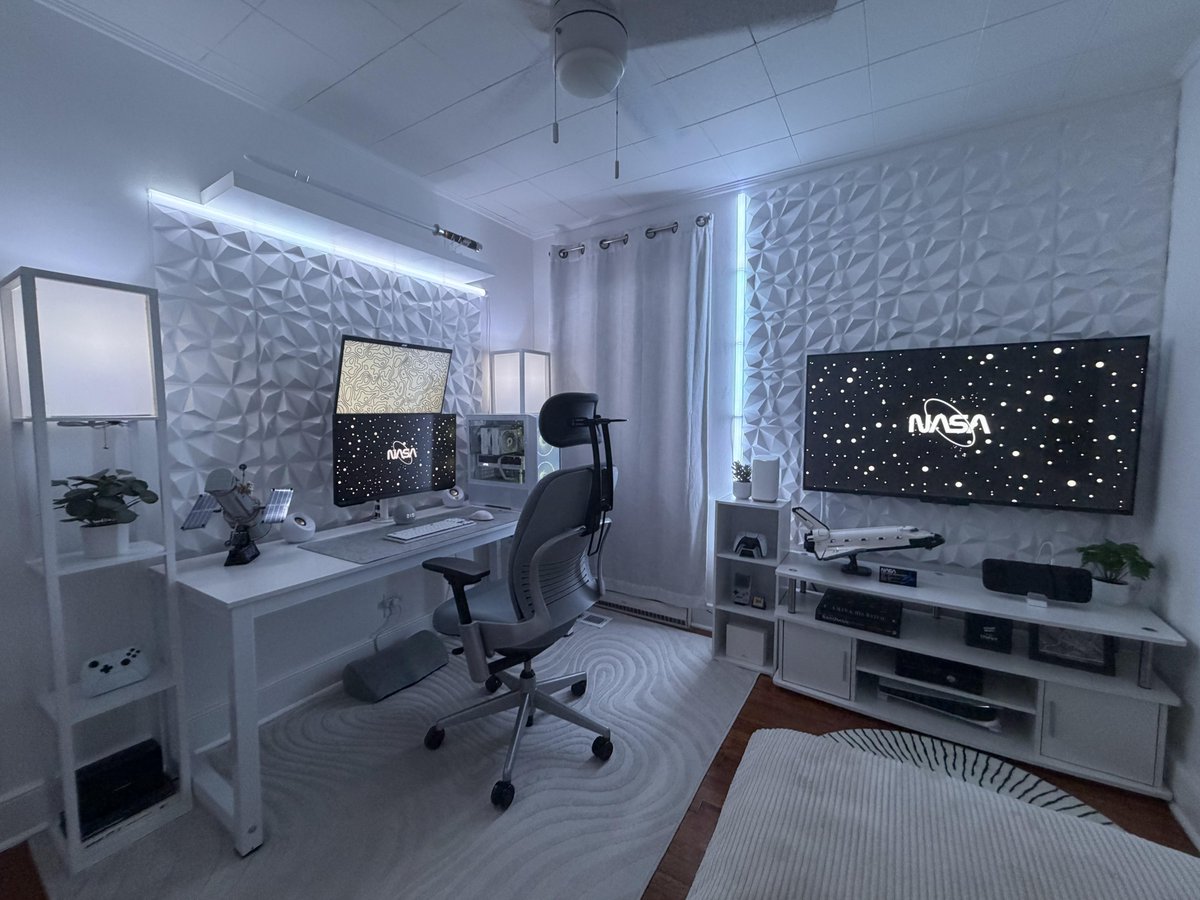 exzacklyright's tweet photo. 🖥️ Daily PC/Office Setup of the Day! 🎮
#pcmasterrace #desksetup #techsetup #gamingrig #pcbuild #computerhardware #gamerlife #pcgamer #battlestationsetup #battlestation #battlestations https://t.co/CUqZQs823l