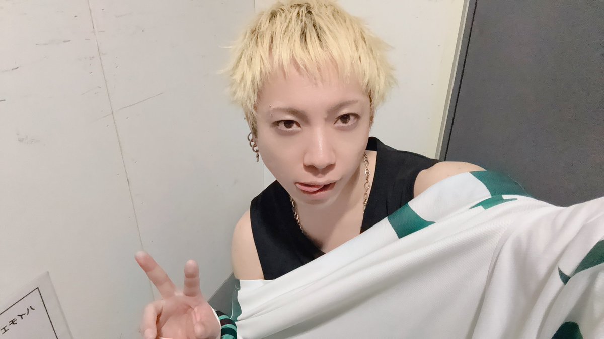 yua_SLH4869's tweet photo. おはよーうさぎ🐇

今日発売されたゲームは
ファミコンウォーズ（38周年）

今日も一日〜？ https://t.co/Cy8GxJdJz3