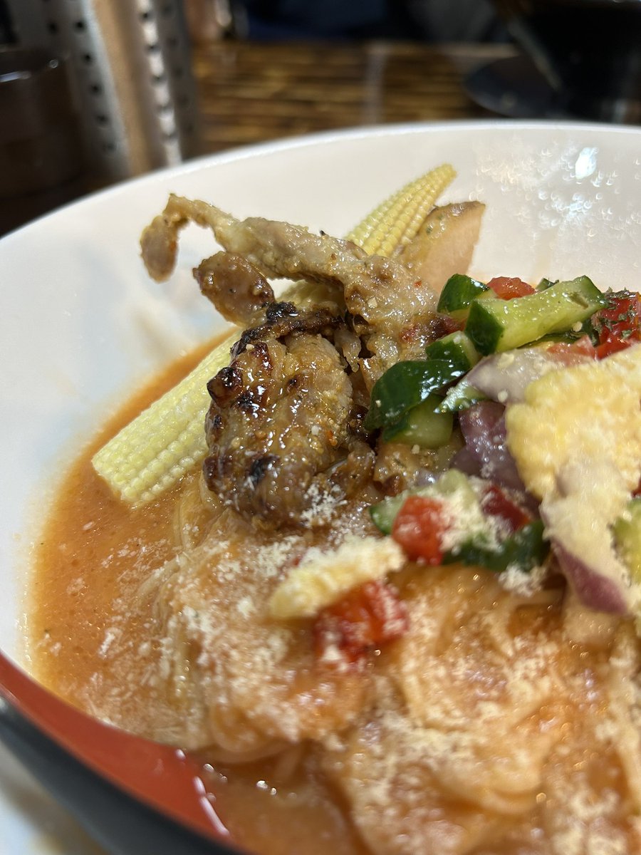 o_keiy's tweet photo. 豚そば 金龍🍜#ガッツリ系
📍静岡県掛川市逆川
▷ GAZPACHOsoup麵

スペイン南部アンダルシア地方発祥
Taverna EfZinコラボ、細麺1.5玉🍜
トマトと野菜の旨み
オシャレな冷製パスタの様な感じ
野菜もとれてヘルシー(｀･ω･)
あっという間にツルッとイケる
和え玉もいただきました😋

ご馳走様でした。 https://t.co/P6nh6B9b1S