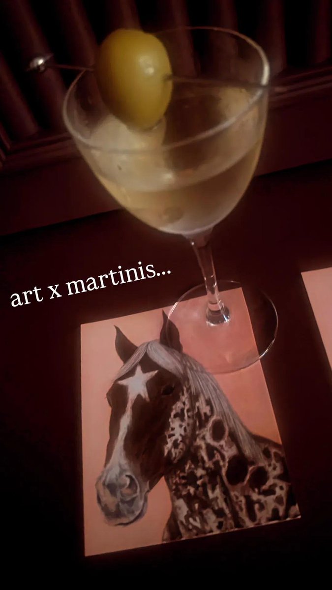 Shoshi's tweet photo. My kinda night...flowing martinis and art..how very NYC

#naughtynewyork https://t.co/jspM5pVIuk