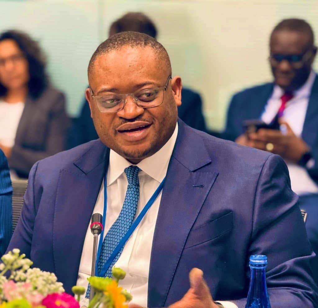 kamba82's tweet photo. 🇨🇩 EUROBOND « MBOTE » : LA RDC CHOISIT DE CONSTRUIRE !

Sous l’impulsion du Ministre des Finances @LikundeR, la RDC a mobilisé 1,25 milliard USD sur les marchés internationaux.

📊 5,3 milliards USD de demandes : plus de 4 fois le montant recherché, avec un taux inférieur à certains bons du Trésor congolais.

🎯 Objectif : financer des infrastructures structurantes — Katende, N’djili, routes, énergie — et non les dépenses courantes.

Dans un contexte de guerre à l’Est, le Gouvernement fait un choix clair : transformer les ressources d’aujourd’hui en infrastructures pour les générations de demain.

🇨🇩 Nous choisissons l’investissement. Nous choisissons la construction. Nous choisissons l’avenir.