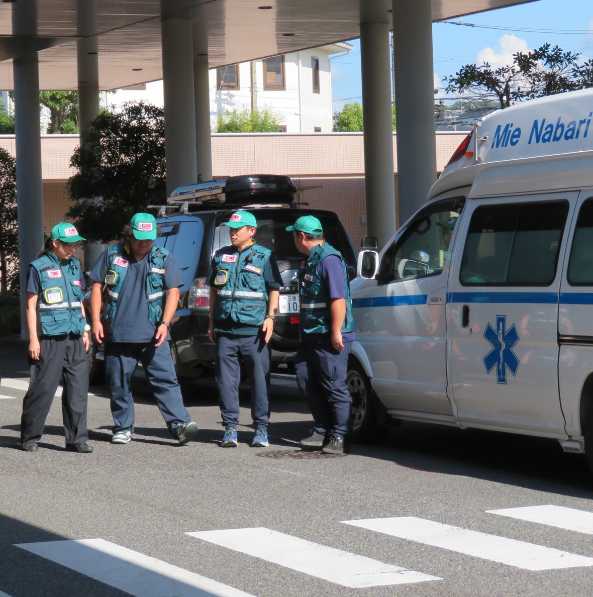 NabariHospital's tweet photo. DMAT隊が熊本県八代市から無事に帰ってきました😌現地での活動を終え、隊員みんな無事に戻って来られたことにホッとしています😌皆様、本当にお疲れさまでした。被災された皆様の一日も早い復旧・復興を心よりお祈りしています。
＃DMAT　＃災害医療　＃名張市立病院 https://t.co/FLOTrGm2p3