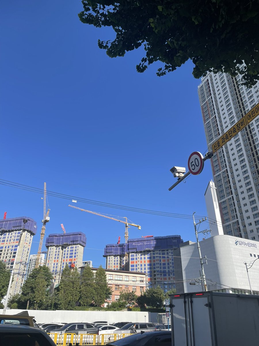 igwang's tweet photo. Korea blue sky https://t.co/htZ6T3zRdl