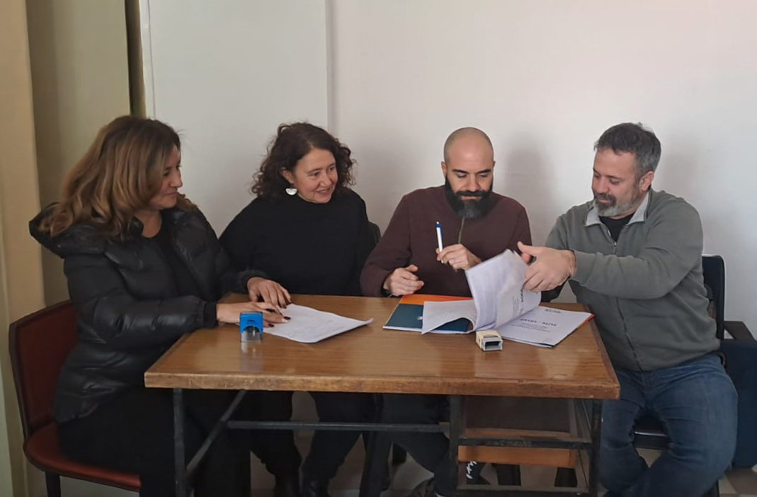 sutemendoza's tweet photo. 🤝 Este martes 11, en San Luis, los sindicatos de base de CTERA: SUTE Mendoza, UDAP San Juan y ASDE San Luis firmamos un convenio para que afiliados puedan utilizar los campings distribuidos en la región.

Seguimos fortaleciendo la unidad y construyendo nuevos beneficios. https://t.co/kh6rCJYfoR