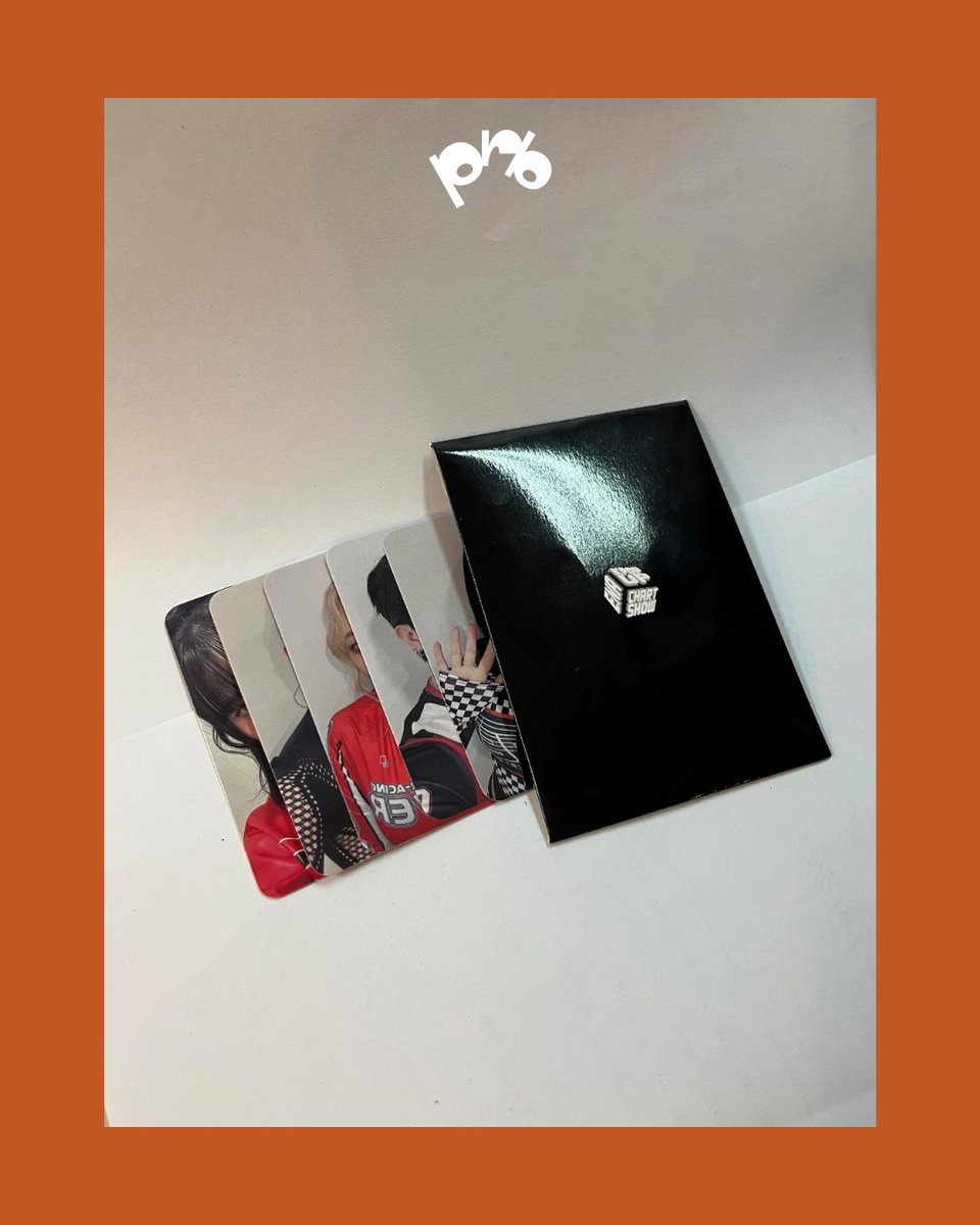 portalraphaelbr's tweet photo. O perfil oficial do grupo DNA (dna_ssemble) confirmou a prorrogação do período de pré-venda dos AR Photocards limitados referentes ao 22º episódio do programa ENA K-Pop Up Chart Show. Para ilustrar o anúncio, o grupo publicou uma selfie onde o cantor brasileiro Raphael aparece em https://t.co/2M1w9yGnsc