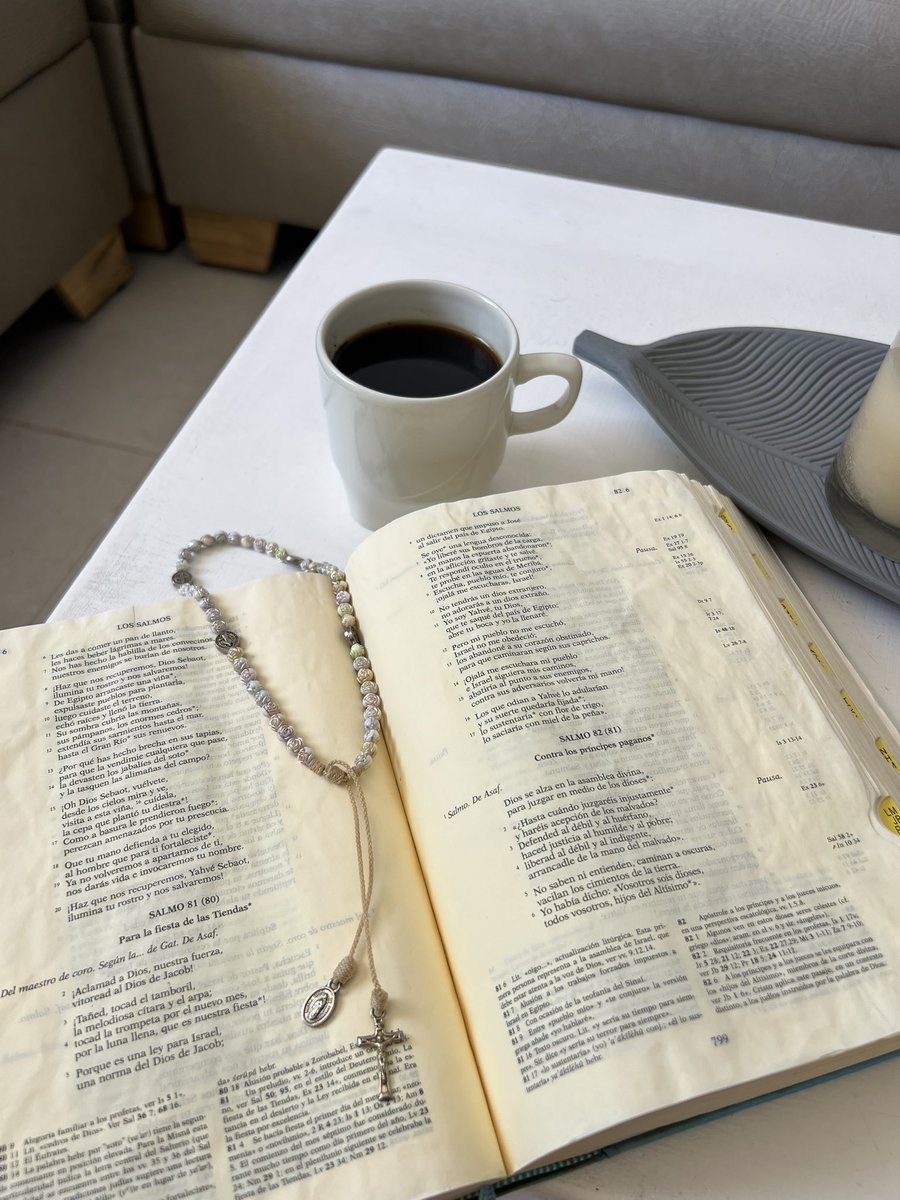 AdryGH2's tweet photo. El mundo está por descubrir que la BIBLIA no es un cuento de hadas. https://t.co/JAlDW1W2H9