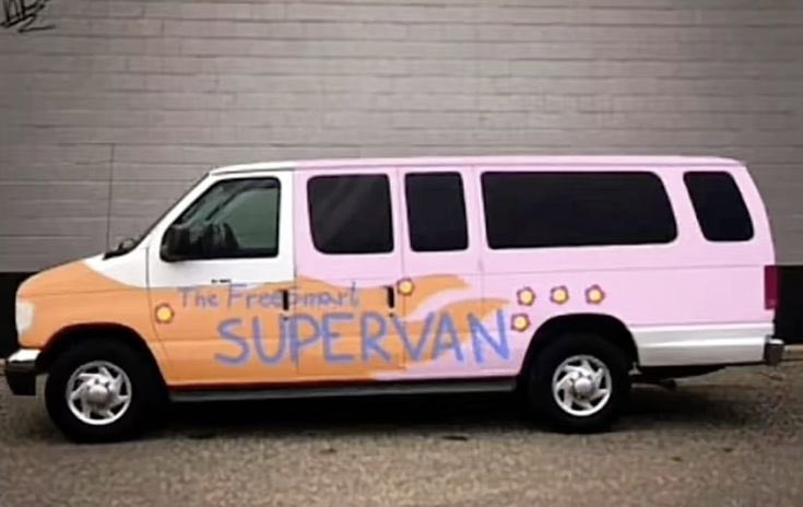awesomeguylol89's tweet photo. Who wants to go on a ride in the freesmart supervan with me?? https://t.co/IEjmEwgnHm