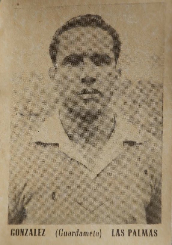 PERICOSAFE's tweet photo. #MemoriaUDLP
Tal día como hoy, en 1924, nació 
Juan González Rodríguez, 12/08/1924 (Las Palmas de GC). 
Fue portero de la @UDLP_Oficial en la temporada 1951-1952 en 1ª división, en la que participó en 14 partidos. Llegó desde el @CESabadell. Falleció el 28/11/2000, a los 76 años. https://t.co/XJFDZq2CeB