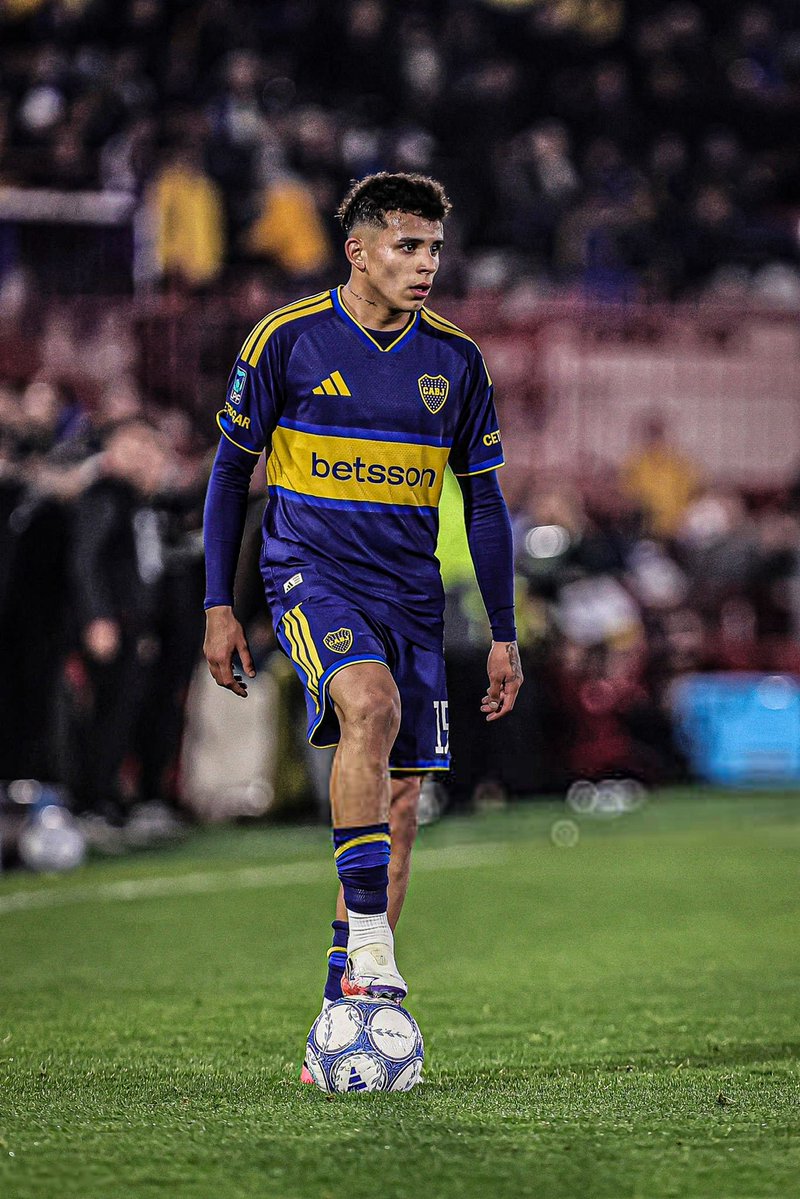 AtaqueFutbolero's tweet photo. Hablemos de Leo Flores, el pibe de Boca. 

Qué aparición en el fútbol argentino. 💎🇦🇷 https://t.co/WxgIn6iQIO