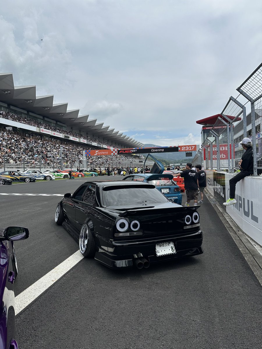 cha_er34's tweet photo. 誕生日はFUELFESTでした
23歳もとりあえず車いじりまくる https://t.co/xoAg1TI2AJ