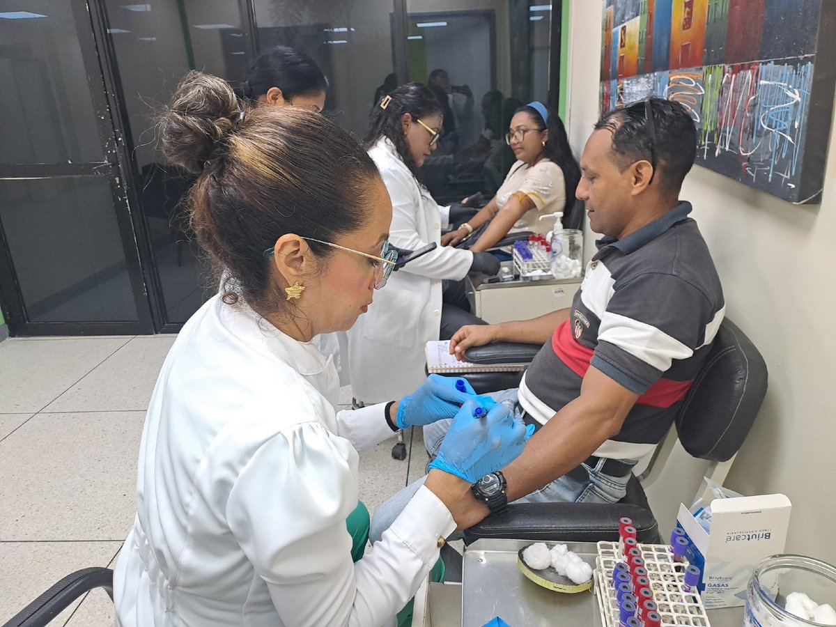 IpasmeOficial's tweet photo. La Unidad Médica El Tigre atendió a 14 pacientes en jornada de laboratorio, realizando 33 pruebas diagnósticas (hematología, VIH, VDRL y orina). 

Atención garantizada para afiliados y beneficiarios los días martes y jueves. ¡Seguimos! 
#SaludIpasme #Anzoategui https://t.co/hzFWd9YLfG