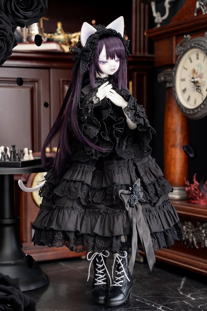 DOLKSTATION's tweet photo. 【DOLK×DEAR MINE】
黒薔薇の御嬢様『VIVIEN L. cool』をお迎えいただけるのはあと4日！

➡https://t.co/StR8Nvic7V

コラボ限定ブーツは白皙の肌を際立たせ、高ヒールでありながら凛と自立。「DL girl body cat type」の平足・ヒール足両方に対応する互換性も魅力です。

抽選受付は8月16日(日)迄！ https://t.co/GeXSwfM0eW
