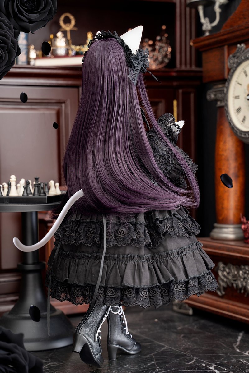 DOLKSTATION's tweet photo. 【DOLK×DEAR MINE】
黒薔薇の御嬢様『VIVIEN L. cool』をお迎えいただけるのはあと4日！

➡https://t.co/StR8Nvic7V

コラボ限定ブーツは白皙の肌を際立たせ、高ヒールでありながら凛と自立。「DL girl body cat type」の平足・ヒール足両方に対応する互換性も魅力です。

抽選受付は8月16日(日)迄！ https://t.co/GeXSwfM0eW