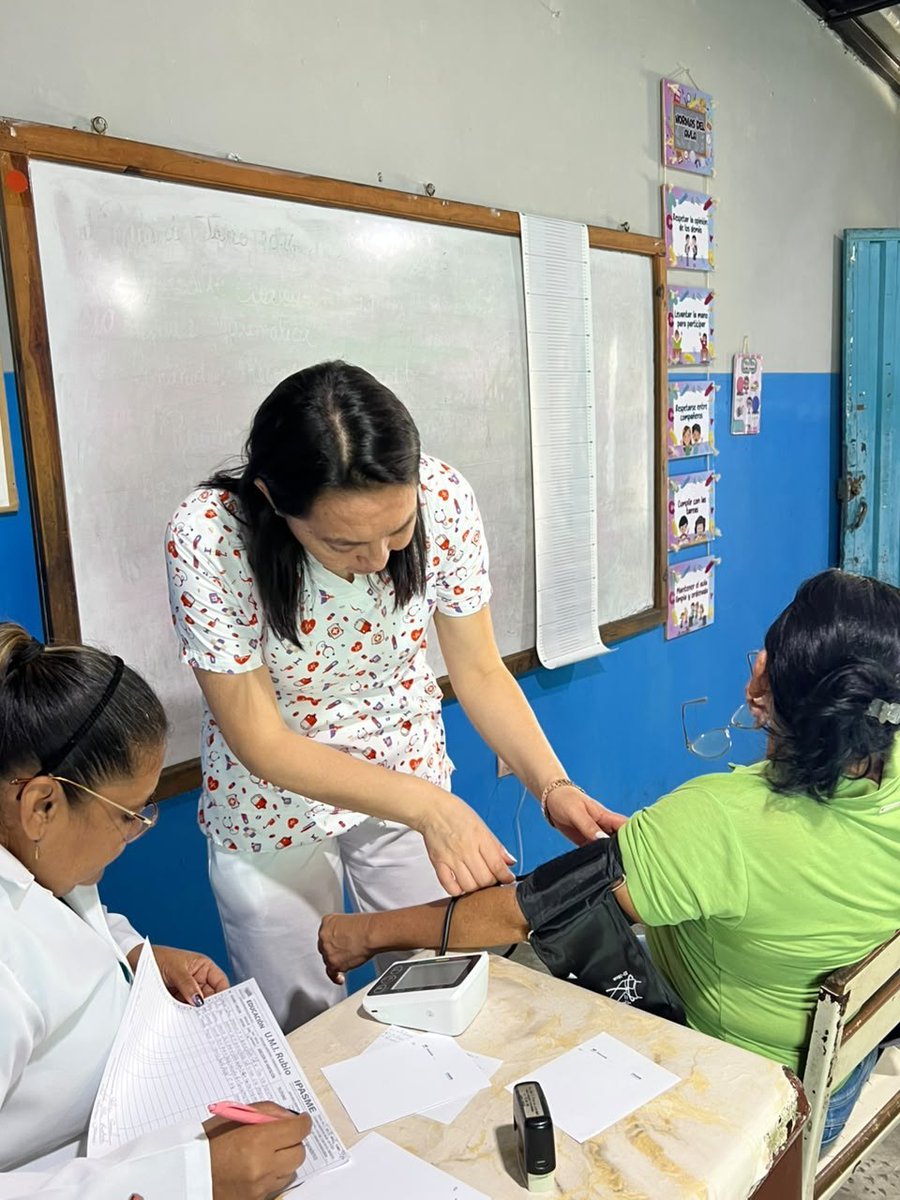 IpasmeOficial's tweet photo. La Unidad Médica Rubio brindó atención integral en la E. N. Consuelo Fernández a niños, docentes y personal de la institución.

Ofrecimos medicina general, nutrición, odontología, sesiones educativas y recreación. ¡Juntos por el bienestar escolar! 
#SaludIpasme #Tachira https://t.co/jCaDN0KXdz
