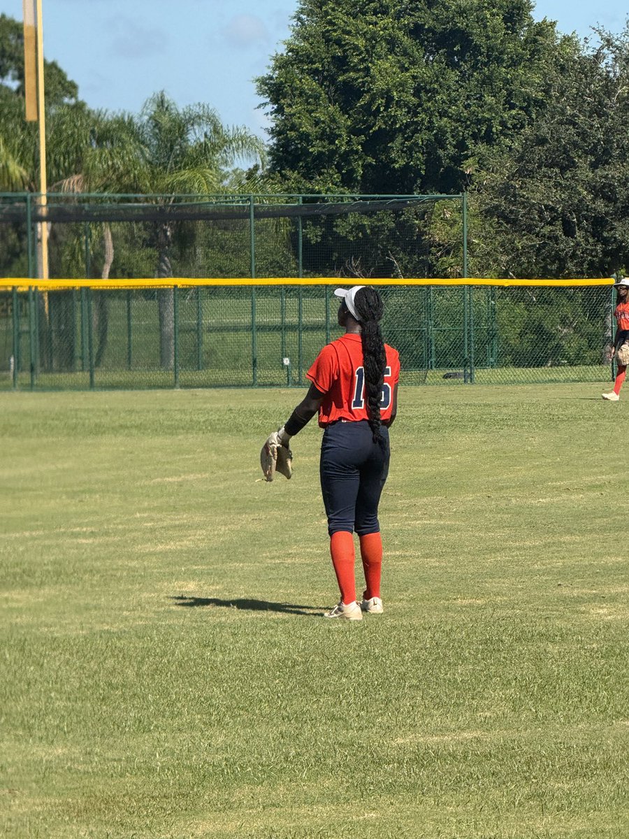 hanksm2's tweet photo. DAY 2 Nike RBI World Series
@astros_ya remain UNDEFEATED after a hard-fought 2-1 victory over the Northeast Champions! A BATTLE OF THE PITCHERS from start to finish! And when it mattered most @mayahanks2027 came up CLUTCH with the defense to help seal the W! #TakeItBack 🏆 https://t.co/G2CSwAYBDQ