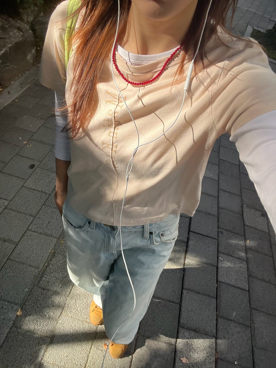 itsssuica's tweet photo. 💼 수요일 출근룩
드디어 청바지를 입을 수 있는 날씨,,
기온아 아침만 같아라~ https://t.co/g2PFTak0Qa