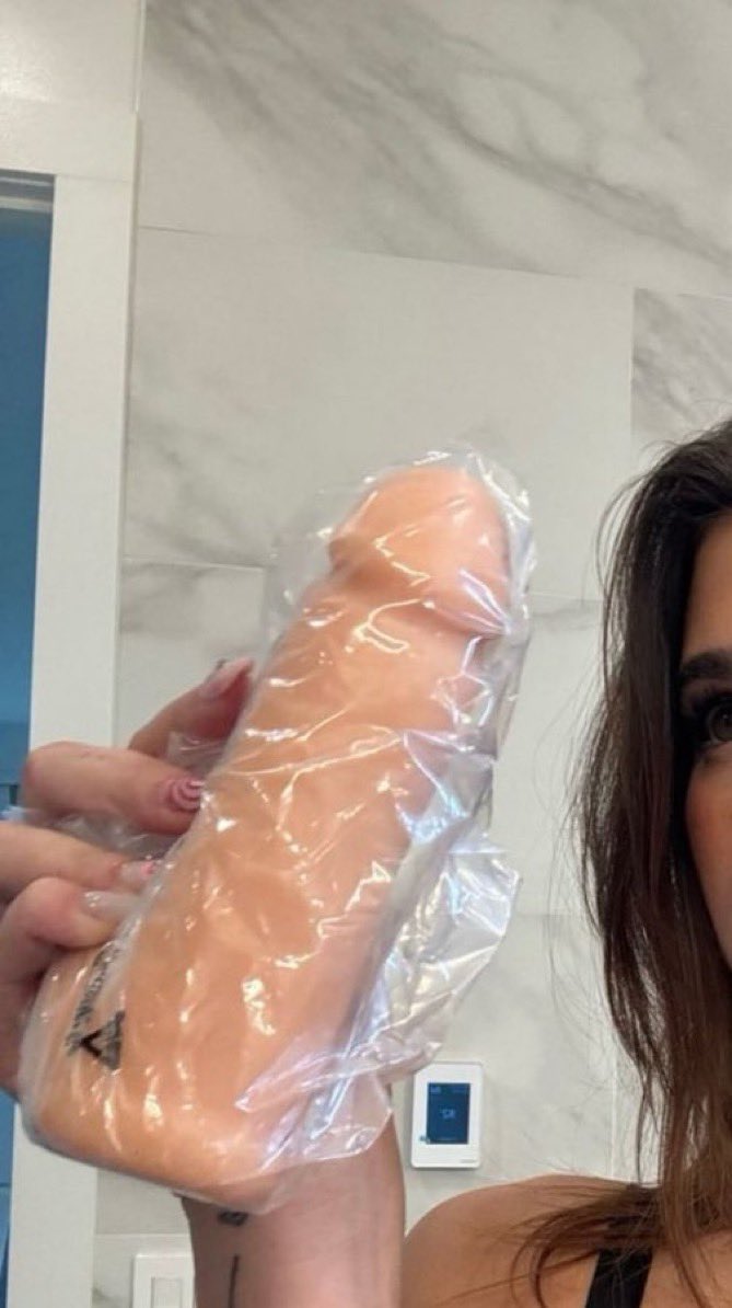 themakaylaslt's tweet photo. Who's horny with me rn watch me ride my dildo on FaceTime call
come Stroke
that dick for me daddy
#nsfwtwt
#horny #facetime #buyingcontent𝗠𝗘𝗦𝗦𝗔𝗚𝗘 https://t.co/pjyHLYVRJB