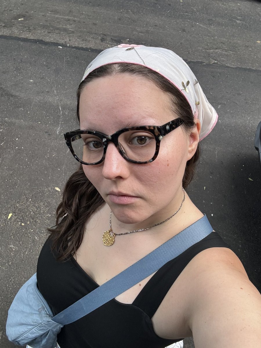 constantlyshan's tweet photo. Shannon is enjoying a chicken burrito and a bowlful of blueberries for dinner (VANITY FAIR). https://t.co/J3wZDLndip