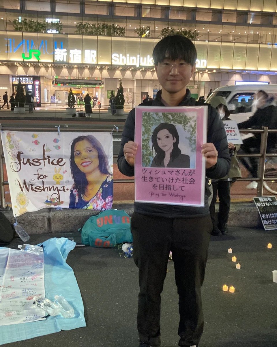 naruko_aiart's tweet photo. これは『令和の焚書』そのものです。

小学校教員の仲川啓介氏が、書店に並ぶ特定の国や民族を批判する本を「ヘイト本」と位置づけ、平積みをやめるよう店員に直接申し入れた上、2万人規模のオンライン署名を集めて大手書店に圧力をかけた記録。
これをあろう事か朝日新聞は肯定的に紹介しています。

同氏は過去に所謂「ウィシュマさん志望事件」など、所謂移民制限政策に反対してきた筋金入りの左派。
そして左派に「気に入らない言論を力で潰そうとする傾向」があるのは、「しばき隊」などの行為でも示されていますし、彼らと根は全く一緒です。

特定の言論を「不快」「差別的」と一方的に定義し、市場の判断ではなく署名や世論の圧力で棚から目立たなくさせようとする。
これは明らかに日本国憲法違反の検閲のソフトな形であり、言論の自由・表現の自由を根底から否定する姿勢です。

当たり前ですが書店は公共施設ではありません。

売れそうな本を置くのは当然の営業判断です。内容に反対なら買わない・書かないで対抗すればよいのに、自分たちの基準で「置くな」と迫るのは、反対意見の存在自体を消そうとする行為に他なりません。

私は国語教師として生徒に様々な本を幅広く読む様教えてきた経験からも、この様な力で言論やり方は到底受け入れられません。
勿論、表現の自由を守る立場からも強く抗議します。

気に入らない本を排除する運動が「正義」として報道される社会。
仲川氏の愚行が『ディストピアの入り口』だと思うのは、私だけではないはずです。

（著者に会いたい）『差別のない本屋に通いたい。　本好き教師の冒険の記録』　仲川啓介さん
https://t.co/WUimIspJXf