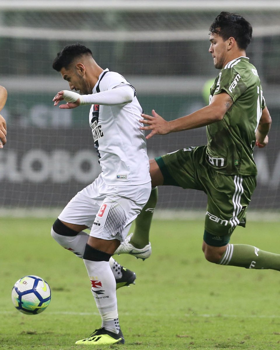 Palmeiras's tweet photo. 8️⃣ anos de uma estreia histórica! 🫡

No dia 12 de agosto de 2018, Gustavo Gómez vestiu o manto pela primeira vez, já como titular, na vitória por 1 a 0 sobre o Vasco, diante da #FamíliaPalmeiras, pelo Brasileirão! 💚 https://t.co/ZbpDNzuiCB