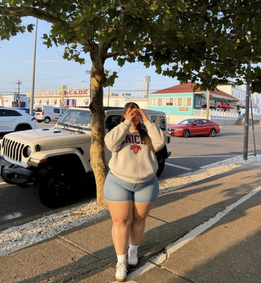 LebronIsMyLord's tweet photo. @HanaHoops Breaking @HanaHoops will be on the next season of my 500 pound life! https://t.co/0YFIGhiLp8
