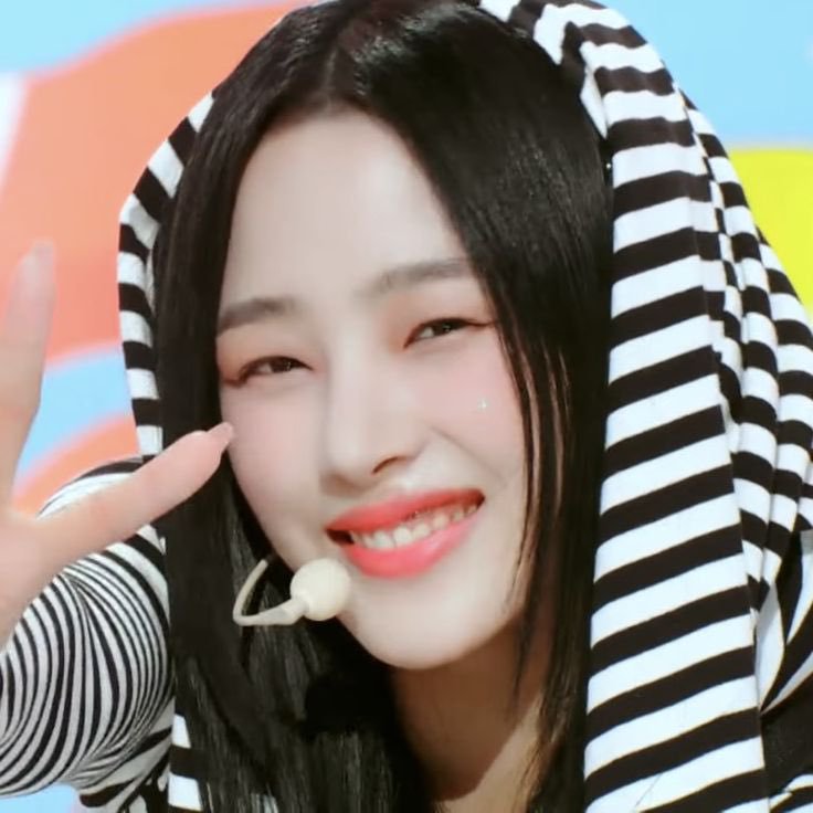 99996666666p's tweet photo. FAKE NEWS!!! 
Minji ( NewJeans ) is the first trans woman to debut as an idol in a k-pop girl group!!! https://t.co/CrjcpnK1OT