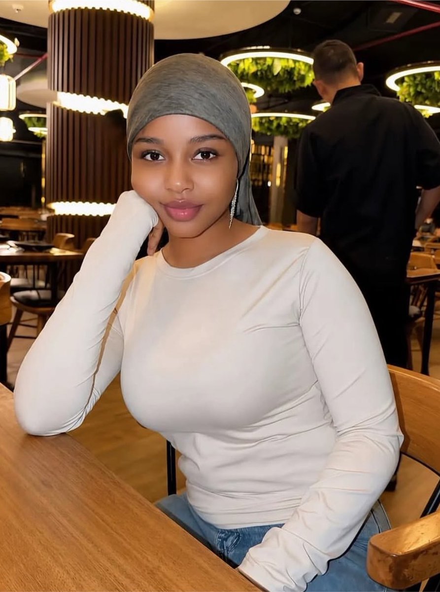 MuhammadIbh5yb's tweet photo. Greetings from my sister. 
Beauty chock and confidence full body! 💗🥰😍💔🤭 https://t.co/zwQlbzM6Q1