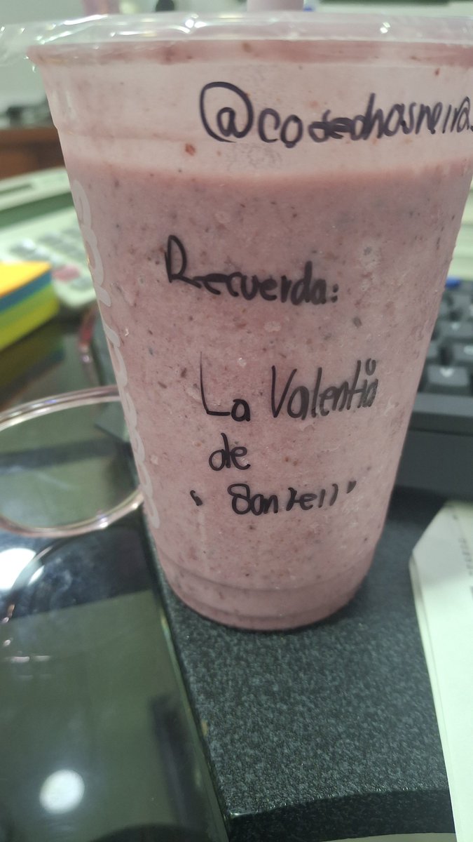 MaleeRojas1's tweet photo. Y si, la vida se nos va en un segundo solo queda tratar de sonreír✨️🫰🏻 https://t.co/95APh5FlDe