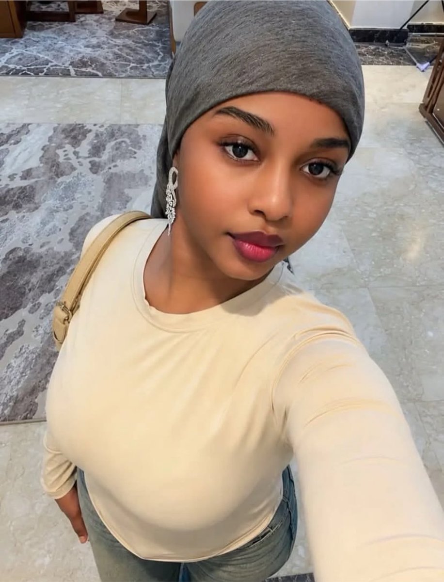 MuhammadIbh5yb's tweet photo. Greetings from my sister. 
Beauty chock and confidence full body! 💗🥰😍💔🤭 https://t.co/zwQlbzM6Q1