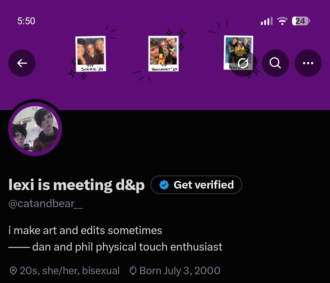 catandbear__'s tweet photo. hashtag new bio and layout :') https://t.co/ohnkHIrA0O