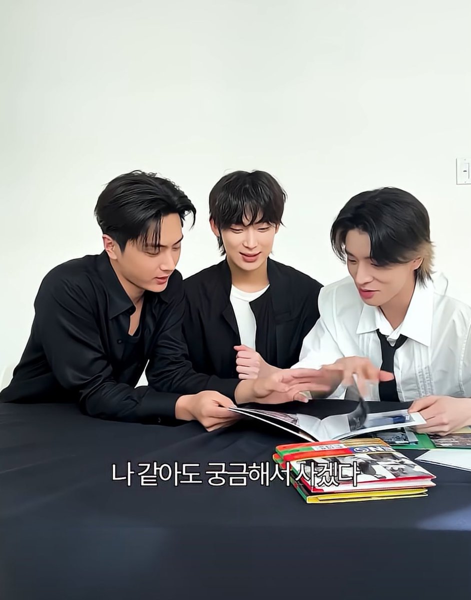 thd8434's tweet photo. 앨범 디자인 밤티라 안 샀는데 
나 이런거에 긁히는 편이라 구매함;;; https://t.co/CVxSnAMYGu