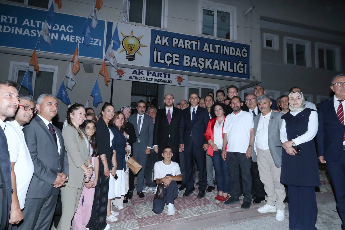 abuyukgumus's tweet photo. 📍Altındağ İlçe Başkanlığı

Azim ve gayretle çalışan ilçe teşkilatımızı ziyaret ederek, değerli dava ve yol arkadaşlarımızla bir araya geldik. https://t.co/Ro22y71aja