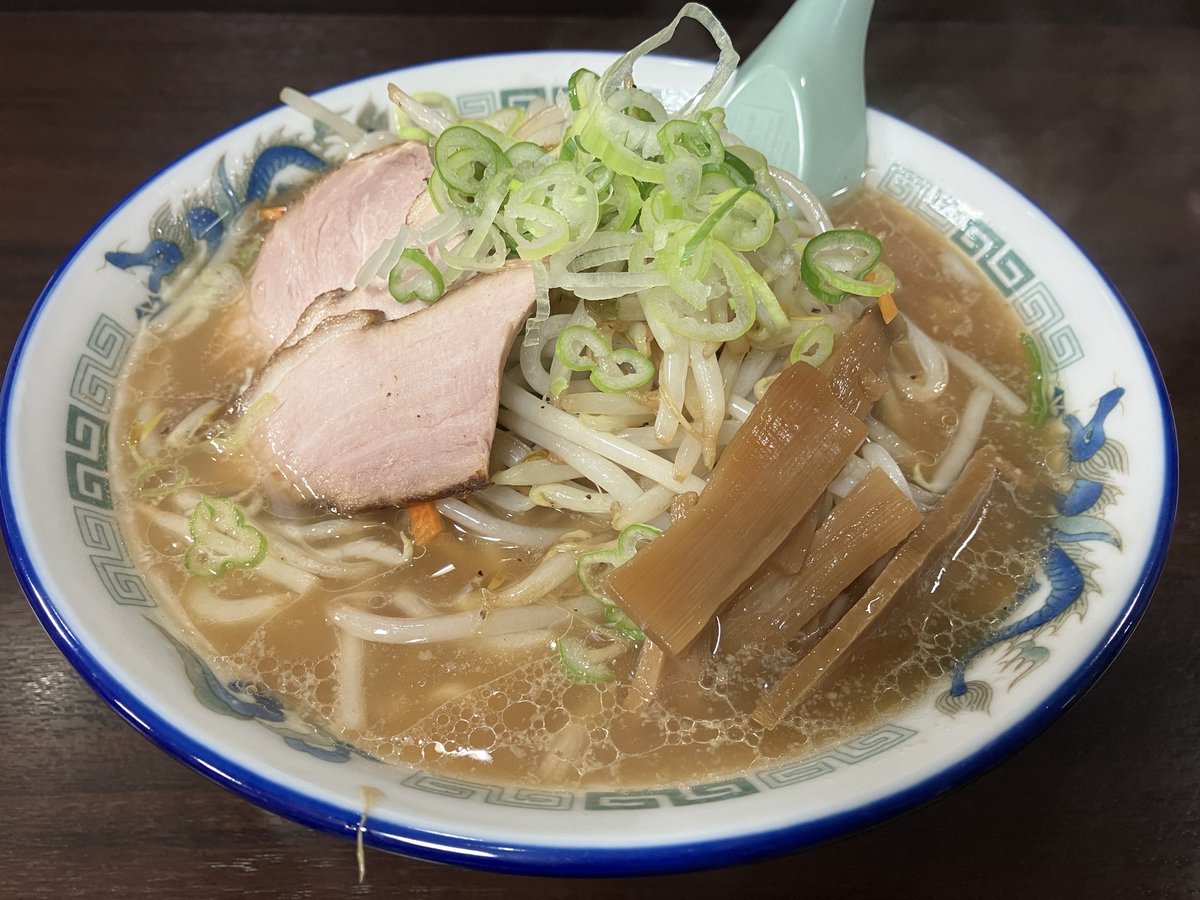 OKZEN10th's tweet photo. @puririn5389 松茶屋、高校生の頃、「ら〜めん亭」だった頃から通ってる店です。３０数年前、２度目のデートで高速乗ってカミさん連れてって、周囲から大顰蹙を買ったと言う…😆
で、「好きなラーメン５杯あげろ」と言われたら、入れますね。あくまで個人の意見。 https://t.co/SuBkTecOUw