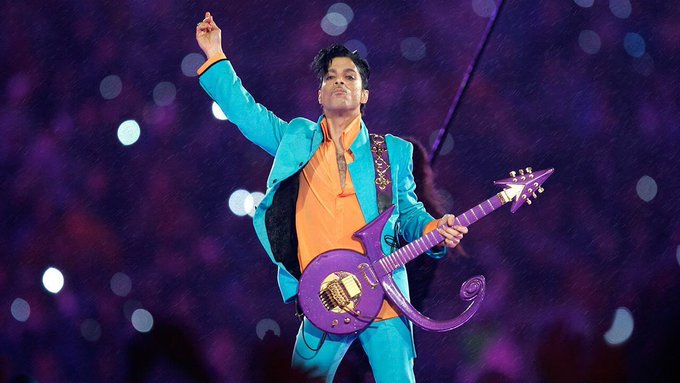 TheExtremeMusi1's tweet photo. Prince performing during the Super Bowl XLI Halftime Show in Miami, Florida on February 4, 2007 https://t.co/yIhie9HTe3