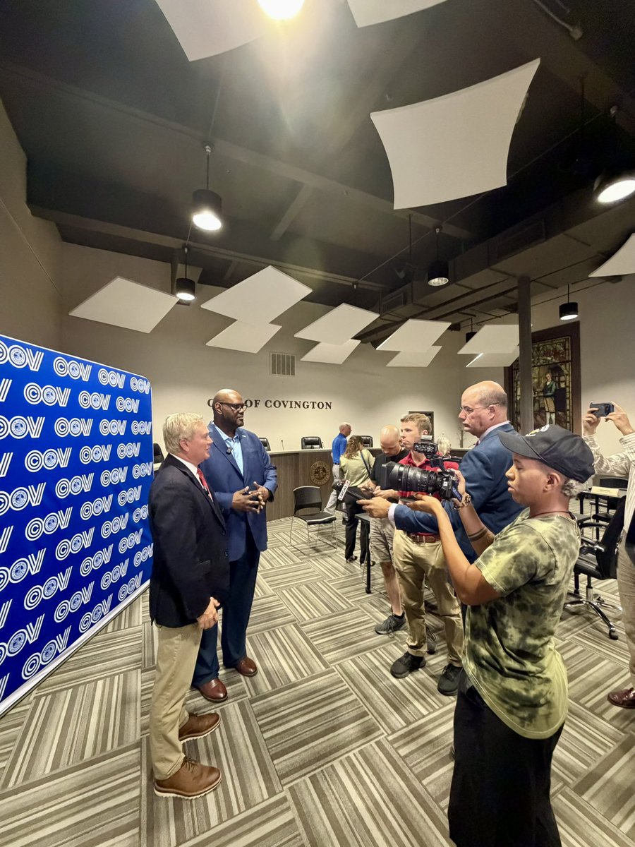 JamesComer's tweet photo. Great roundtable discussion with Northern Kentucky mayors hosted by Covington Mayor Ron Washington. Also spoke at Rep Kim Moser’s reelection event. https://t.co/js0aZz1HXp