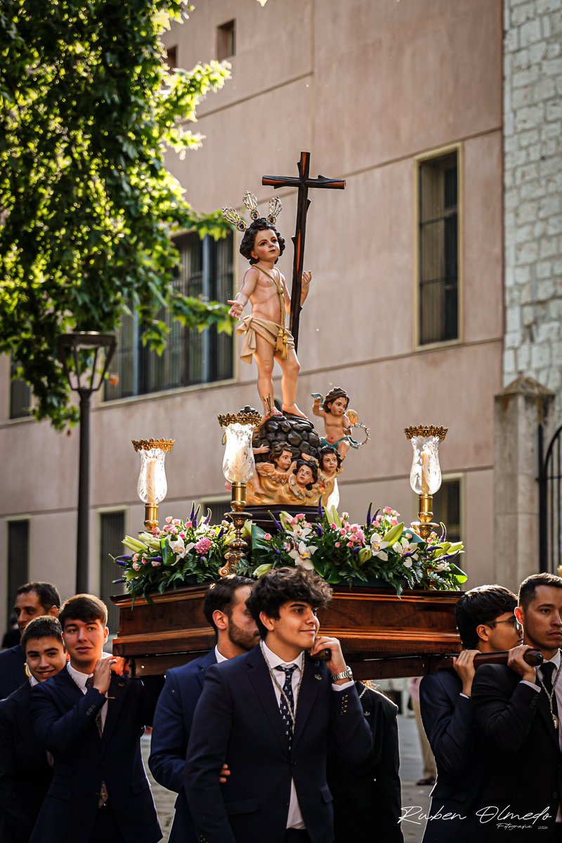 sagradapasion's tweet photo. Hoy 12 de agosto día de la juventud, queremos felicitar a todos nuestros cofrades más jóvenes, presente y futuro de nuestra penitencial.

¡Unidos en oración a Jesús Divino Redentor por los niños y jóvenes de las cofradías de Valladolid!

Foto @RubenOlmedo https://t.co/WvqKDkhi99