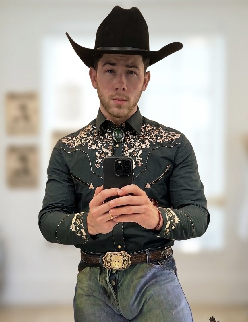 GardleAaron's tweet photo. Nick Jonas vaquero 🤠 

#nickjonas #jonasbrothers #gay https://t.co/0M1tMudpt0