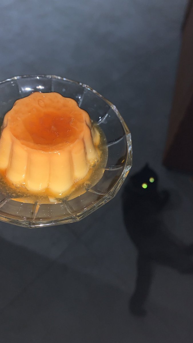 VanillaRou's tweet photo. ماحب الكريم كارميل بس وناسه اشفطها بدون ملعقه 🍮🕺🏼✨ https://t.co/JHCf8YIOCR