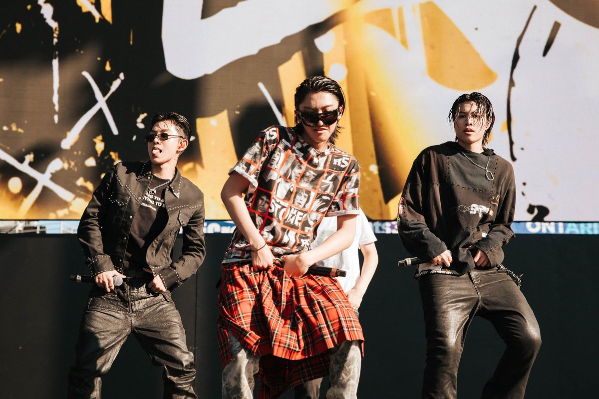 terjemahinRYUL's tweet photo. 260812 📸 hitcfestival

SHOTTIES RISE UP

#률 #RYUL #롱샷 #LNGSHOT https://t.co/CM3gsyvZpM